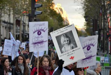 Panonceau prostitution. Manifestation contre les violences faites aux femmes, dimanche 25 novembre, Paris
