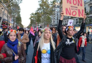 Les Femen lors de la manifestation contre les violences faites aux femmes, Paris