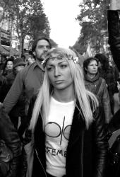 Inna Chevtchenko des Femen lors de la manifestation contre les violences faites aux femmes, Paris