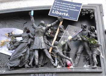 Place de la République Paris en mémoire des victimes des attentats en France