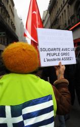 Pancarte solidarité avec le peuple Grec l'austérité assez!