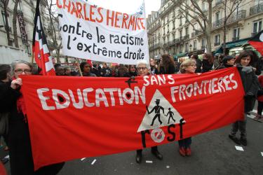 Banderole RESF et lycée Charle Hermite