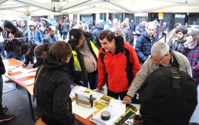 Stand manifestation du 1er Mai Pas de prison pour Gaëtan et les autres condamnés pour avoir manifesté