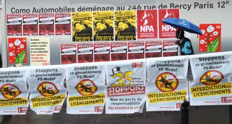 Affiches du Npa sous la pluie du 1er mai 2015