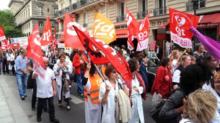 Salariés de l'AP-HP en grêve contre le projet de Martin Hirsch de remise en cause des RTT devant Notre Dame