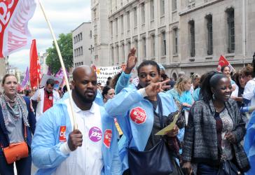 Salariés de l'AP-HP en grêve contre le projet de Martin Hirsch de remise en cause des RTT devant le Panthéon