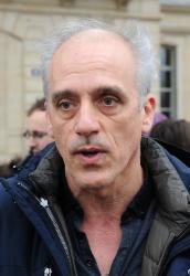 Conférence de presse Philippe Poutou devant le siège de l'Association des Maires de France