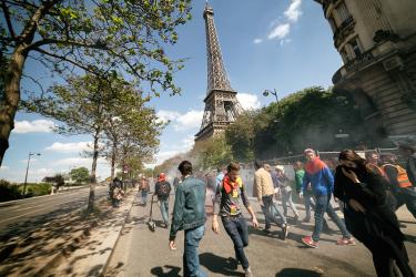Le rassemblement cheminot se transforme en manifestation sauvage près de la Tour Eiffel