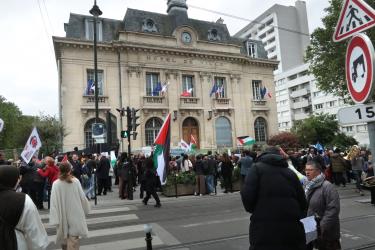 Rassemblement devant la mairie de l'Ile-Saint-Denis