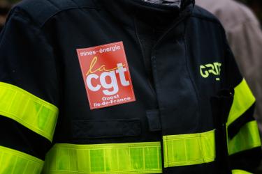 Un militant dela CGT Mines énergie venu pour protéger les lycéens