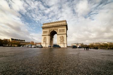 L'arc du triomphe bouclé par les CRS