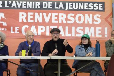 FRANCE - RAMONVILLE - FETE ANTICAPITALISTE - DEBAT LUTTES SOCIALES LUTTES ENVIRONNEMENTALES UN MEME COMBAT CONTRE LE CAPITALISME
