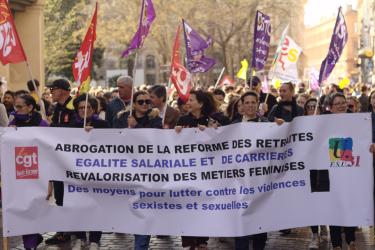 FRANCE - TOULOUSE - MANIFESTATION DU 8 MARS - BANDEROLE SYNDICALE RUE LAFAYETTE
