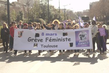 FRANCE - TOULOUSE - MANIFESTATION DU 8 MARS - BANDEROLE DE TETE