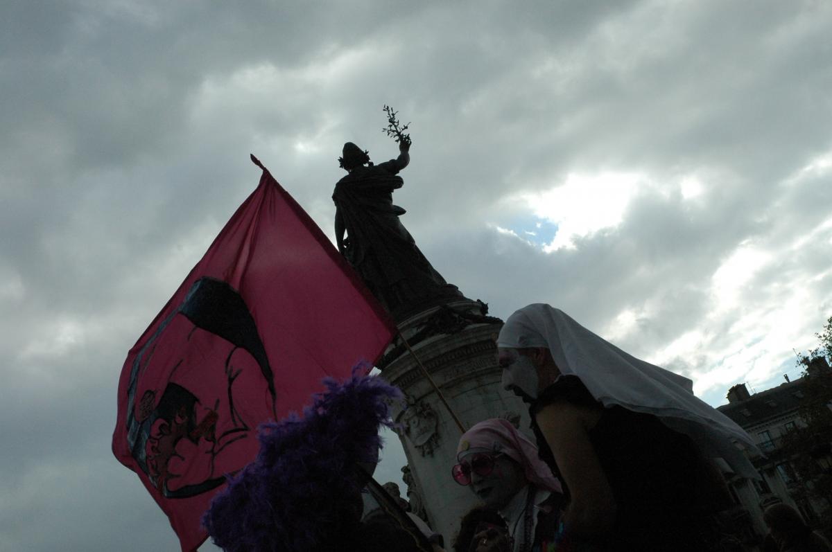 drapeau EXISTRANS et République