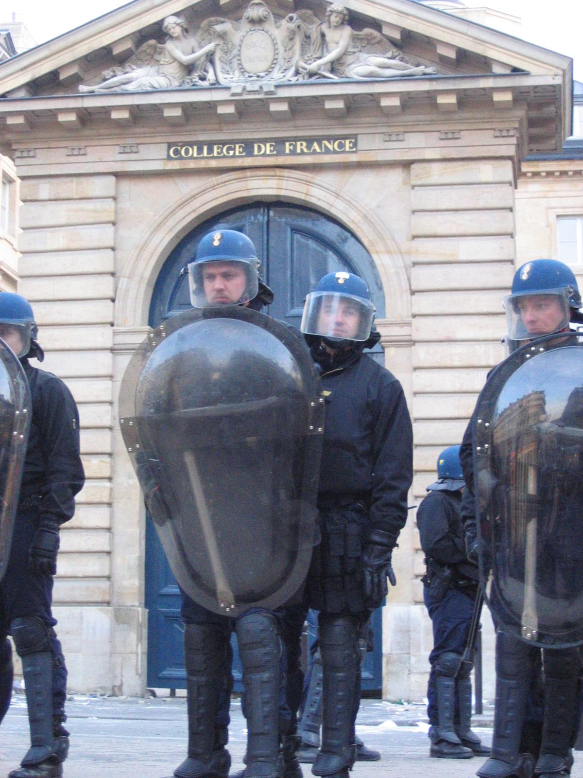 Mouvement contre le CPE. Occupation du Collège de France.