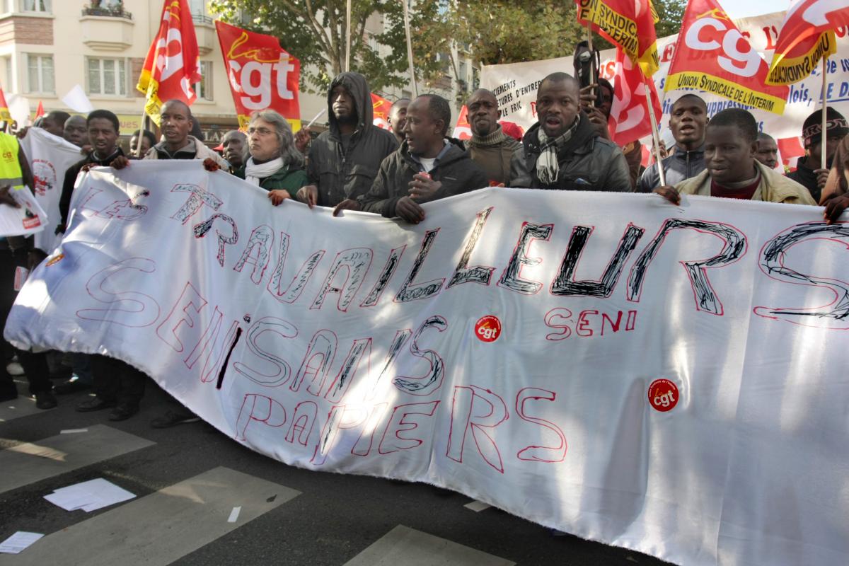 cortàge des sans-papiers de SENI en grève