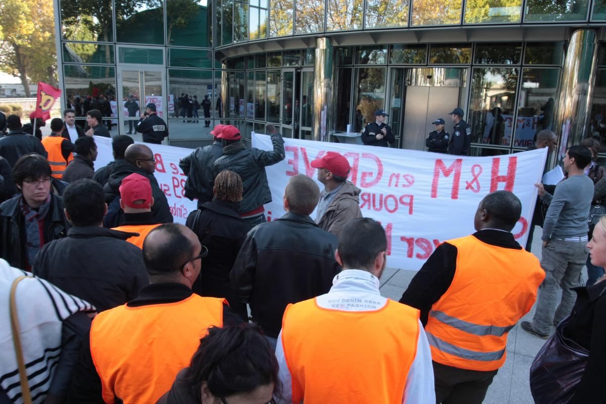 face à l'entrée de TF1