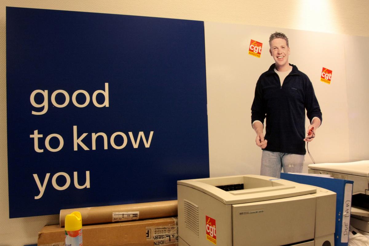 pub Randstad et autocollants CGT