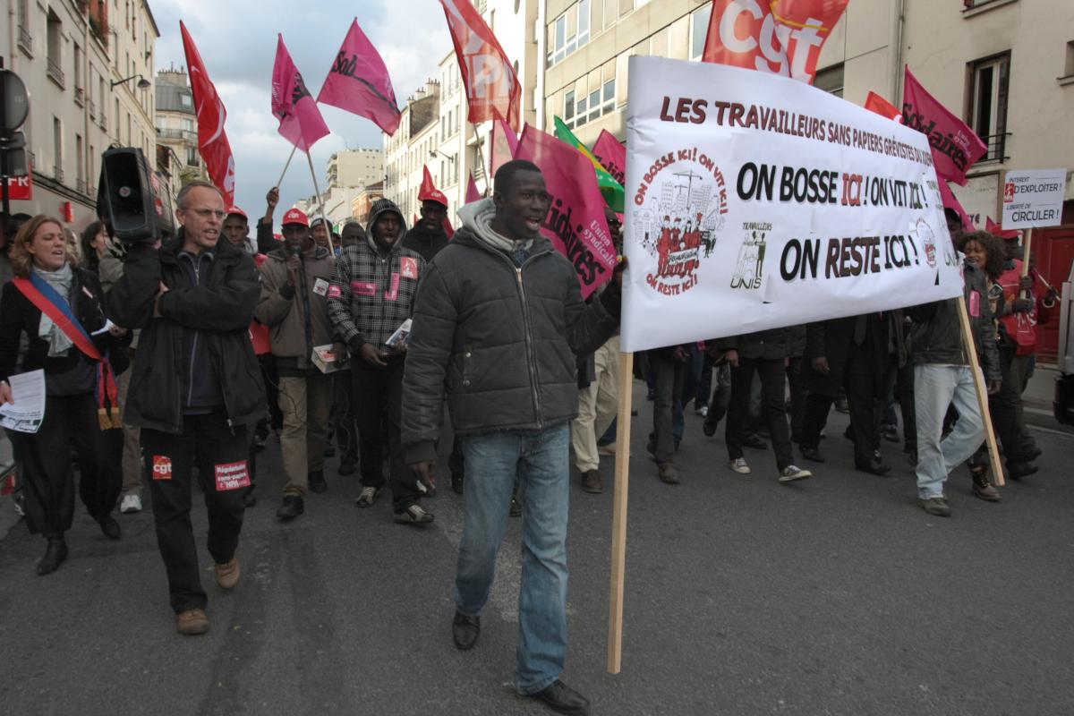 cortège des collectifs de sans-papiers du 19°-20° en grève
