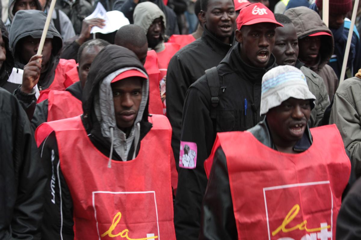 cortège des collectifs de sans-papiers du 19°-20° en grève