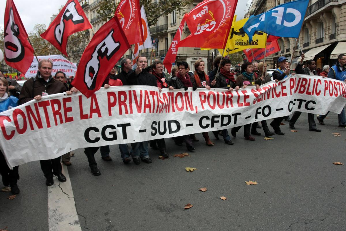 banderole de tête manifestation La Poste