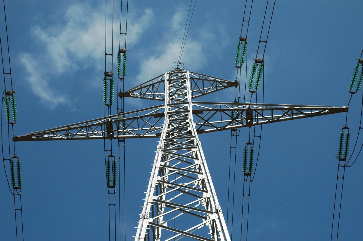 Sommet de poteau d'énergie électrique ERDF ( Electricité réseau de distribution France).