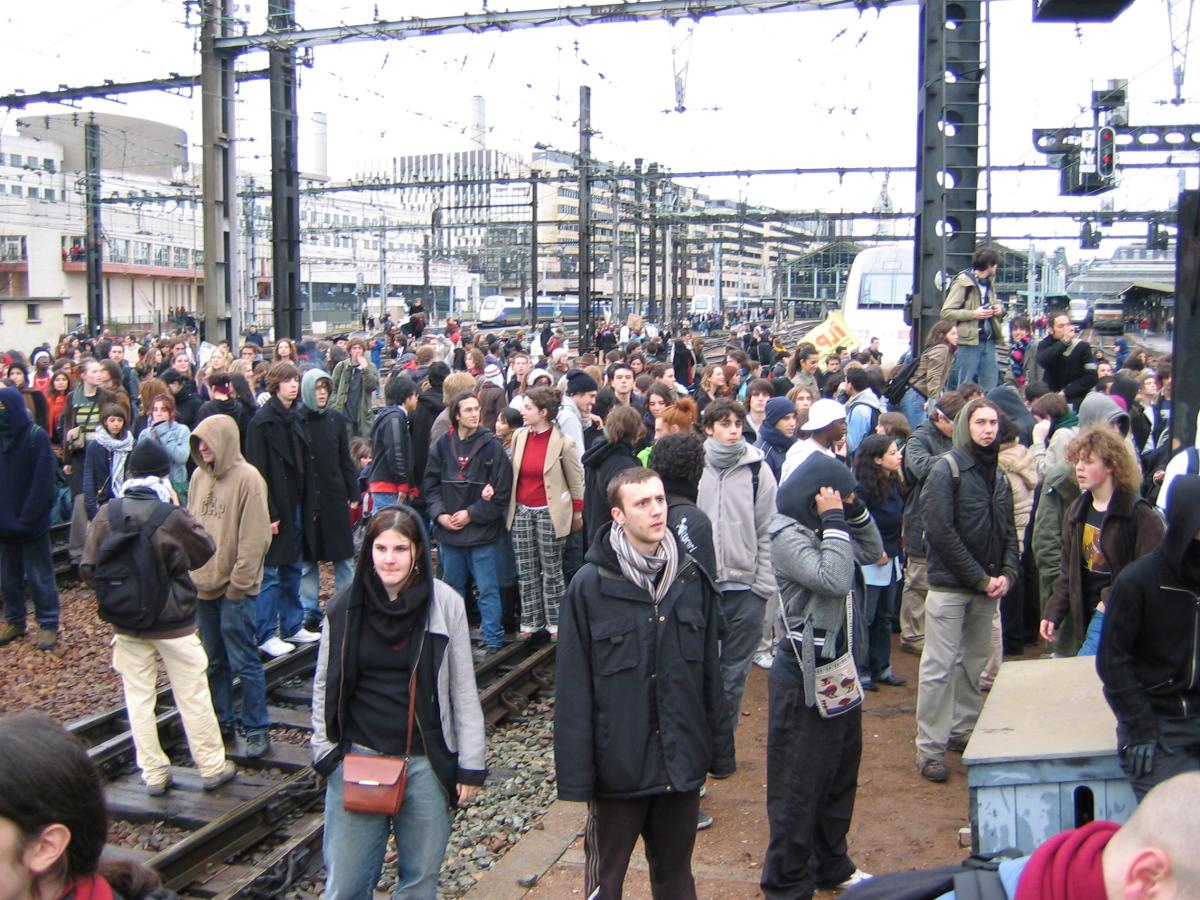 Mouvement contre le CPE. Blocage de la Gare de Lyon du 30 mars.