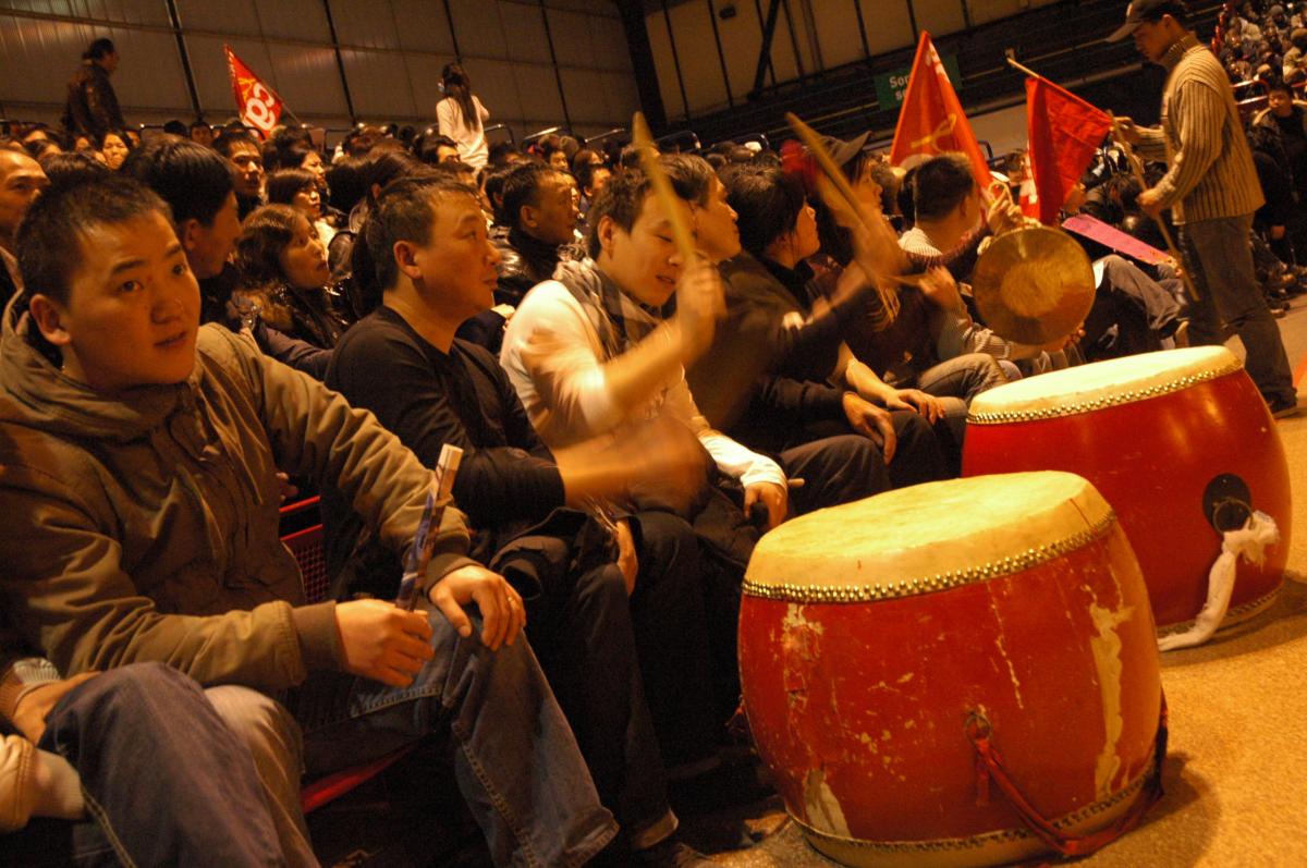 Sans Papiers CHINOIS frappent les tambours