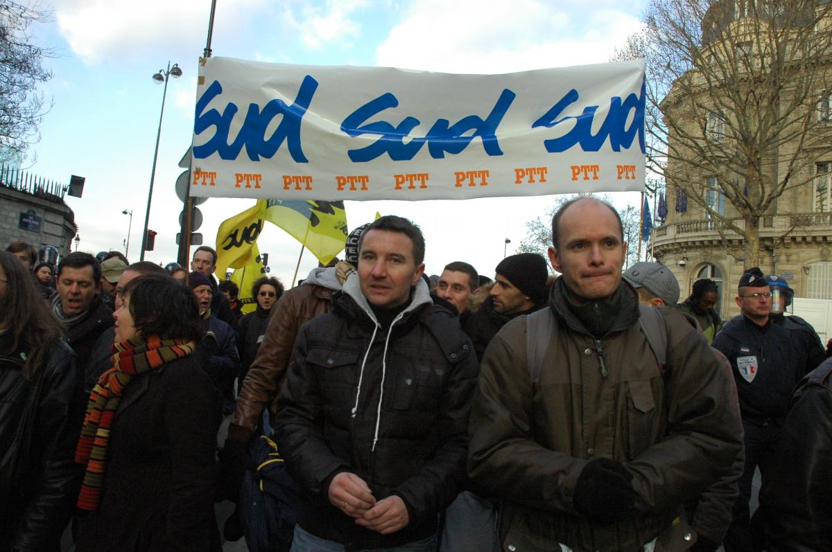 Olivier besancenot sous banderole Sud Poste
