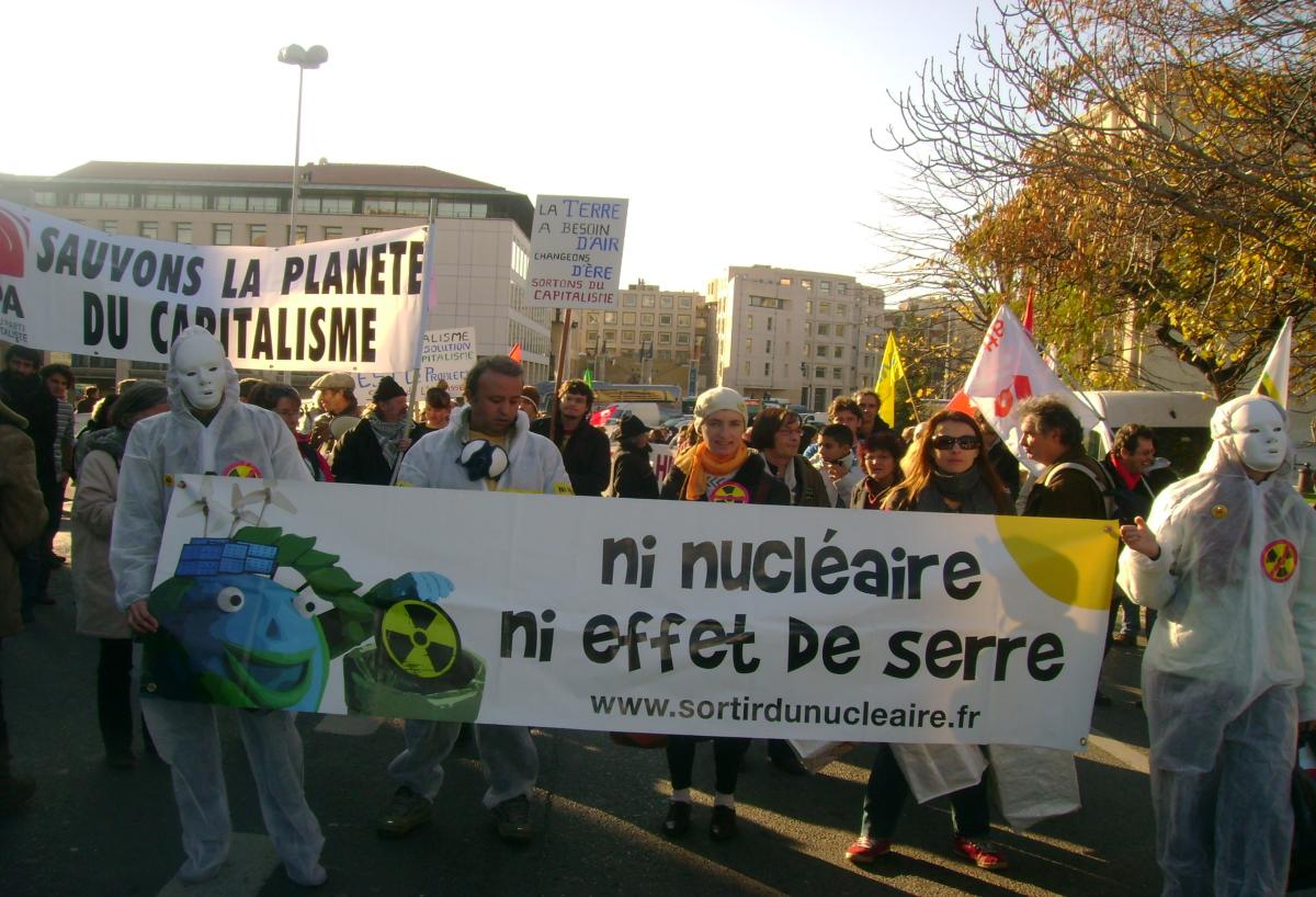 banderole : ni nucléaire ni effet de serre