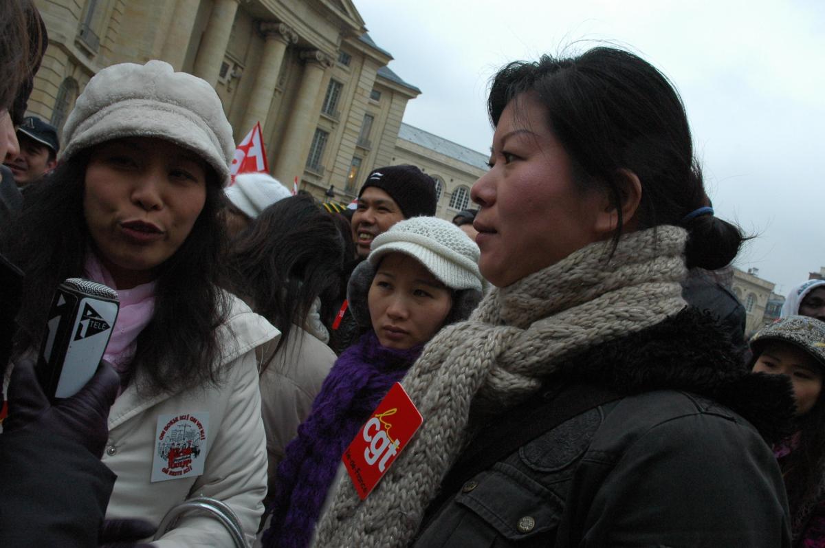 Travailleuses Chinoises sans-papiers Cgt au Panthéon Paris.