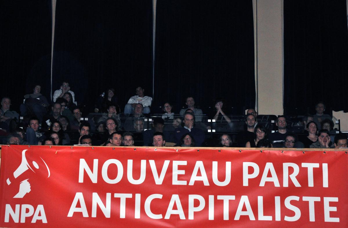 Banderole du NPA.