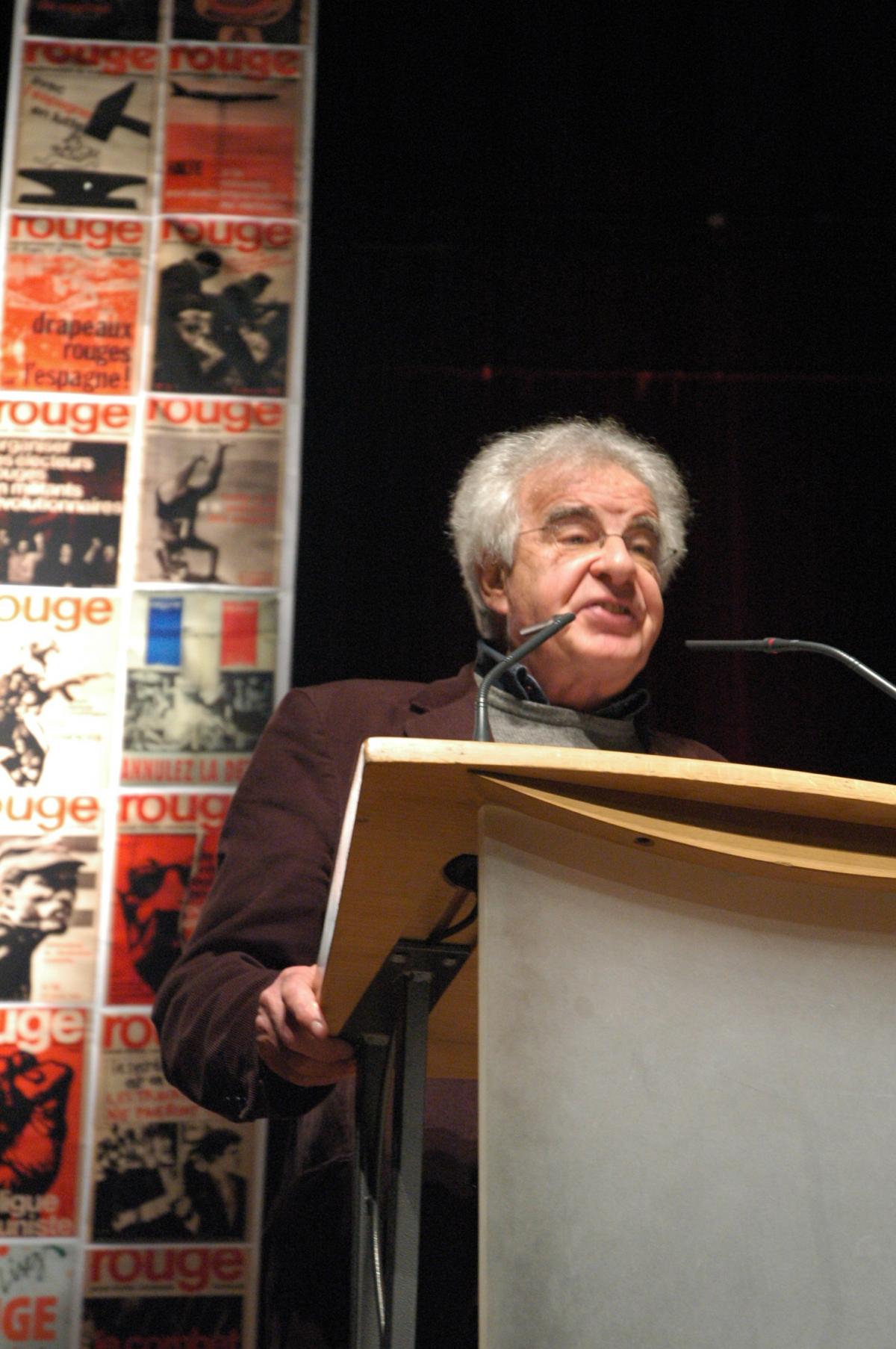 Alain Krivine à la tribune.