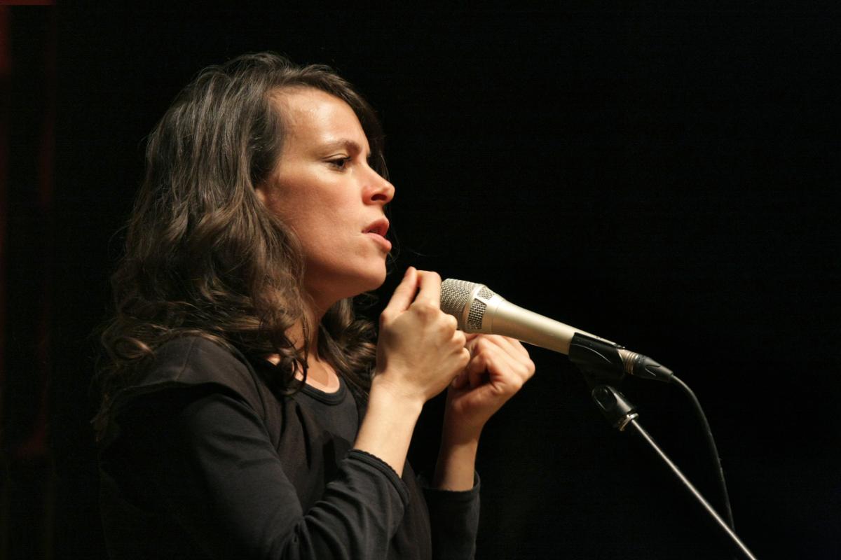 Emily Loizeau
