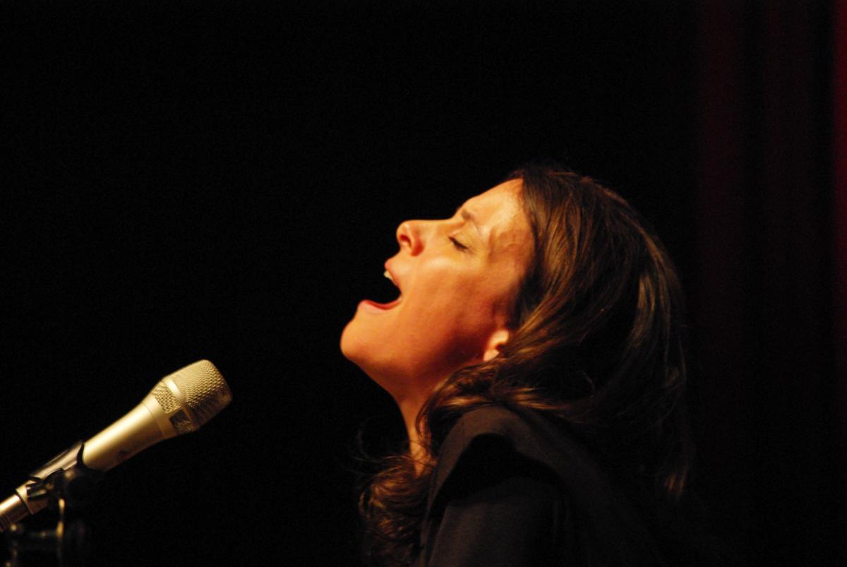 Emily Loizeau