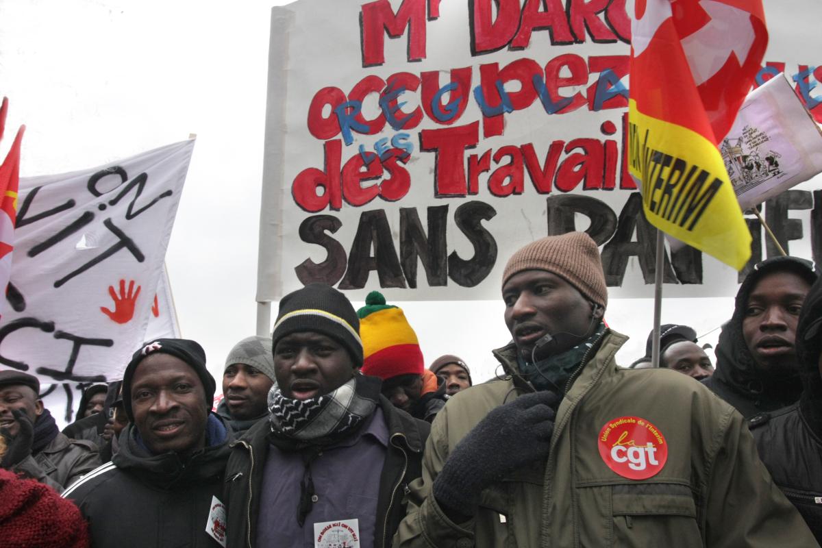 Monsieur Darcos occupez vous des sans-papiers