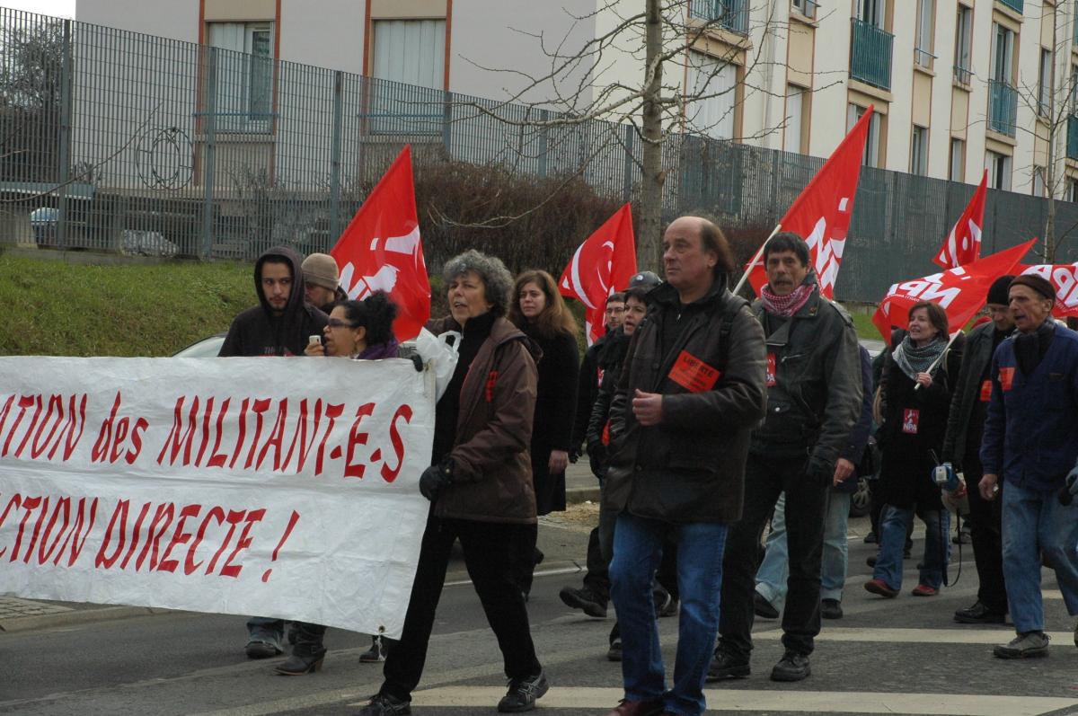 Npa en manifestation devant la prison de Fresnes.