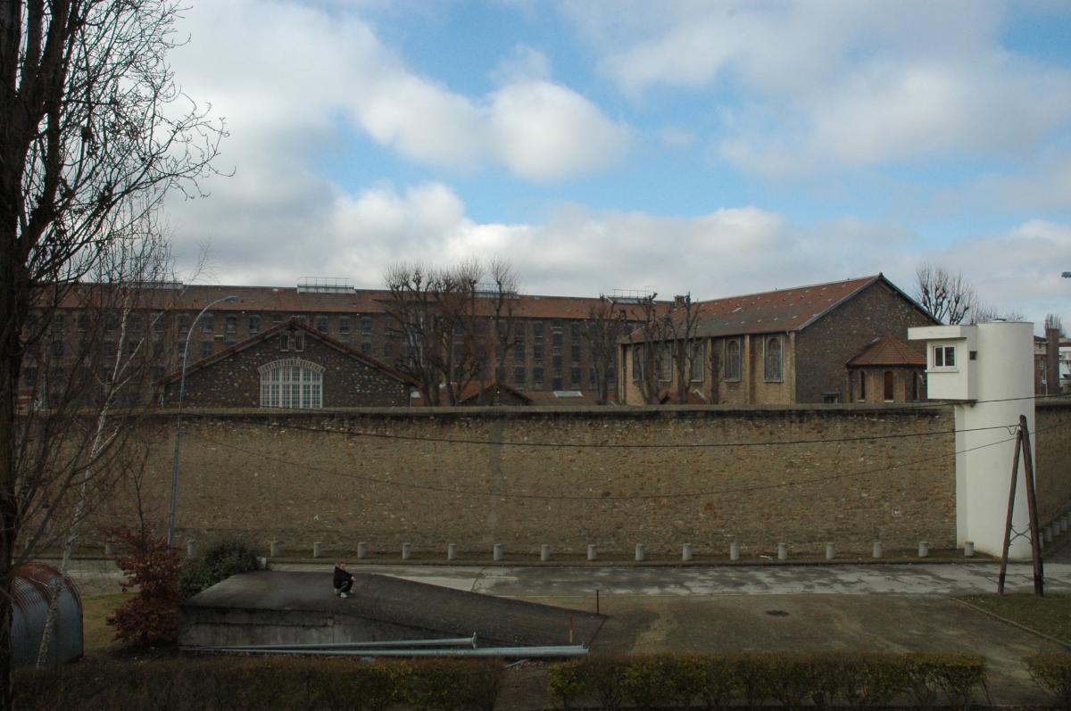 Prison de Fresnes Batiments et Mirador de surveillance.