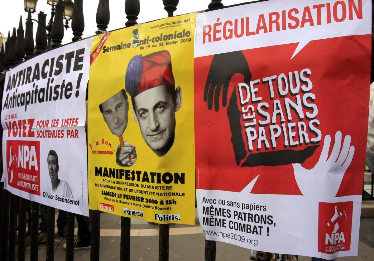 affiches NPA et affiche avec la tête de Sarkozy et Besson