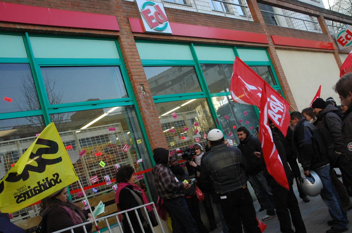 Olivier Besancenot soutien les salariés ED en grève depuis six semaines à Evry Essonne.