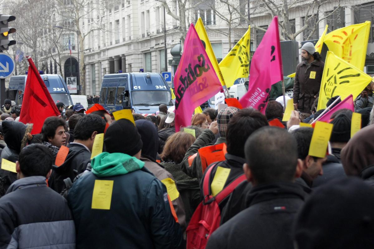 la police bloque la manifestation