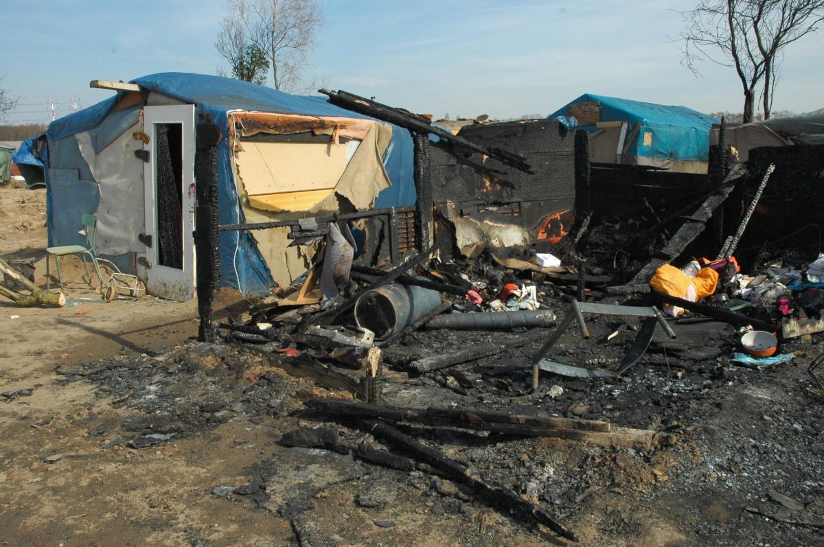 Cabanes de Roms incendiés à Massy Essonne.