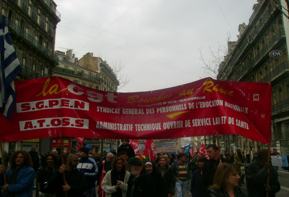 banderole la CGT bouche du Rhône S.G.P.E.N - A.T.OS.S