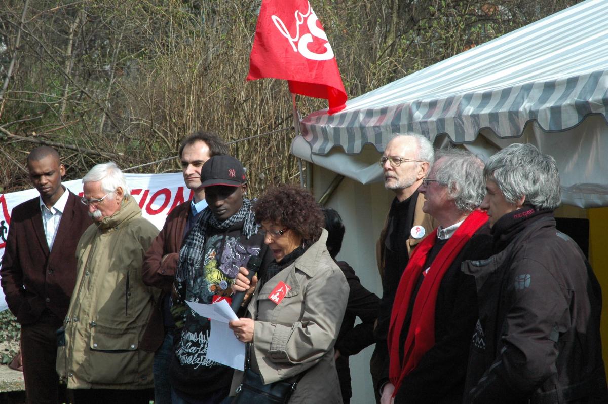 Intervention Npa en solidarité du piquet en grève depuis plus de cinq mois des sans papiers de GCC Btp Massy et environs.