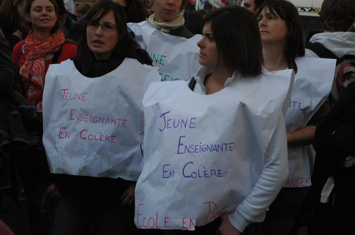 Jeunes Enseignantes en colère.