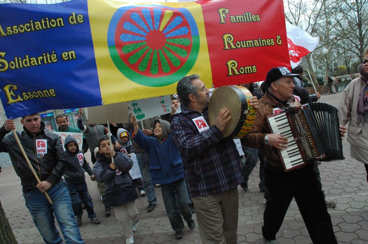 Manifestation Roms Roumain à Evry.