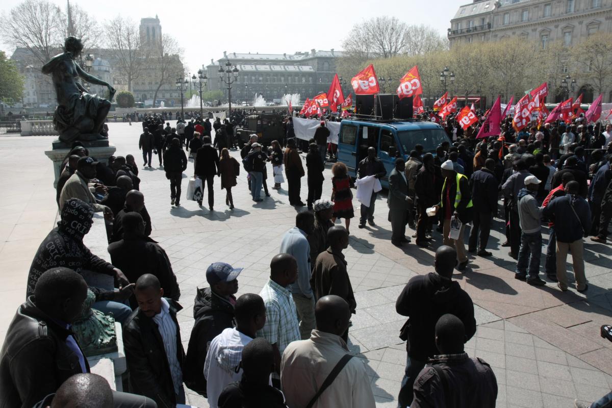 le rassemblement place de l'Hôtel de Ville de Paris