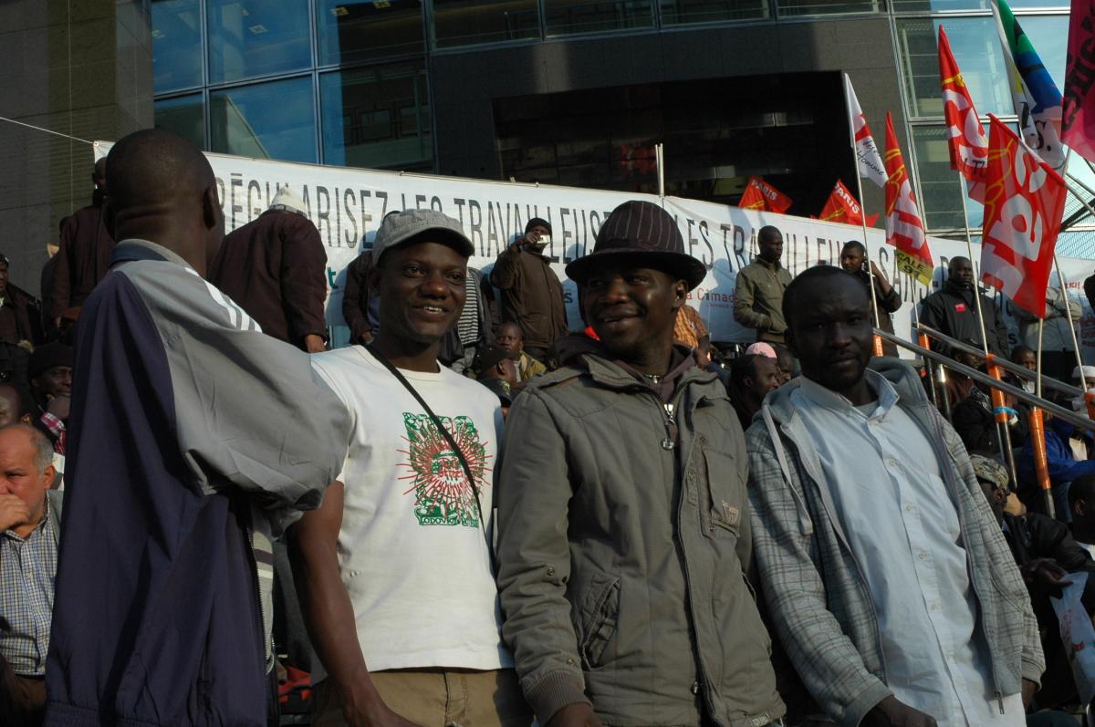 Occupation des marches de l'Opéra Bastille par des sans-Papiers.