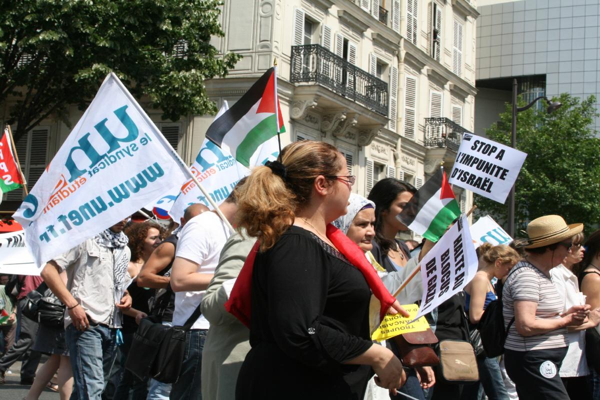 Dans la manifestation pancarte